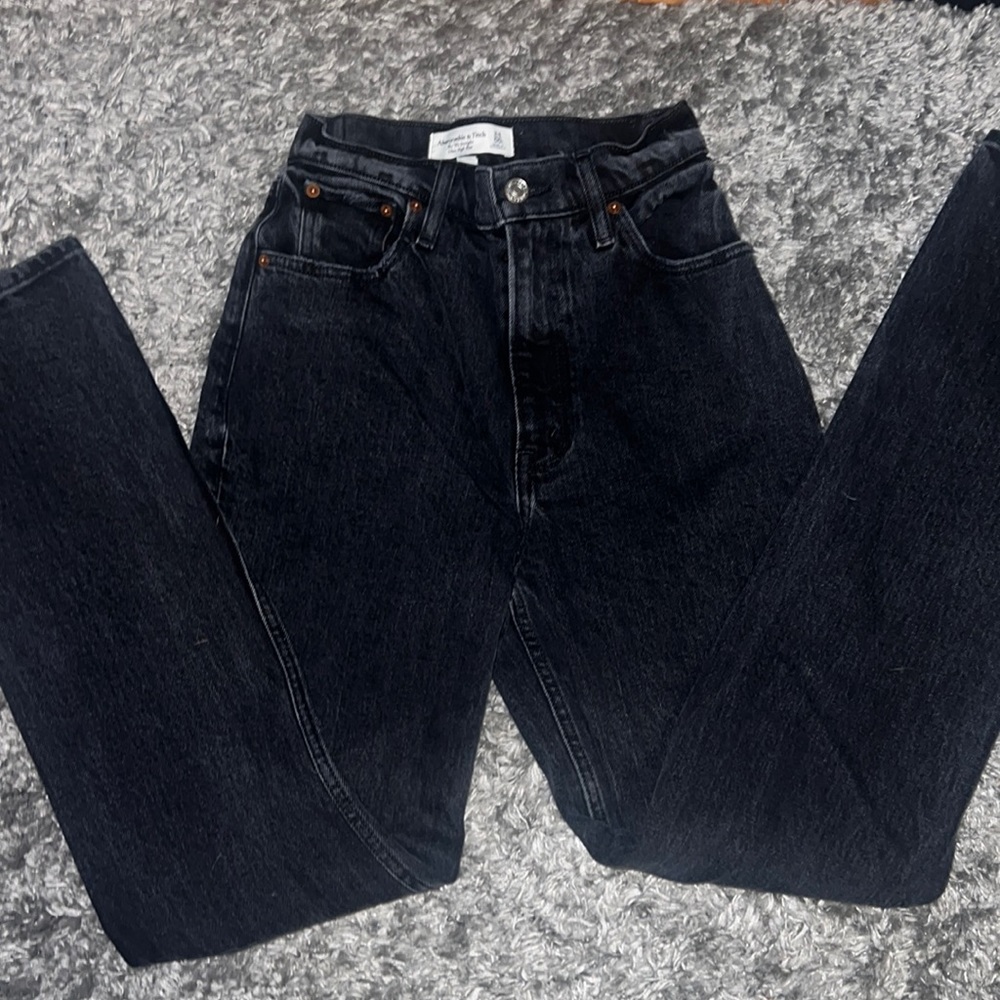 Abercrombie 90’s Straight Ultra High Rise Curve Love Black Wash Jeans Size 00